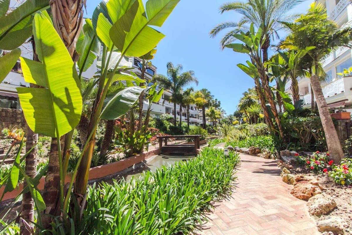 Beachfront Golden Mile Puento Sea View Wifi Apartment Marbella
